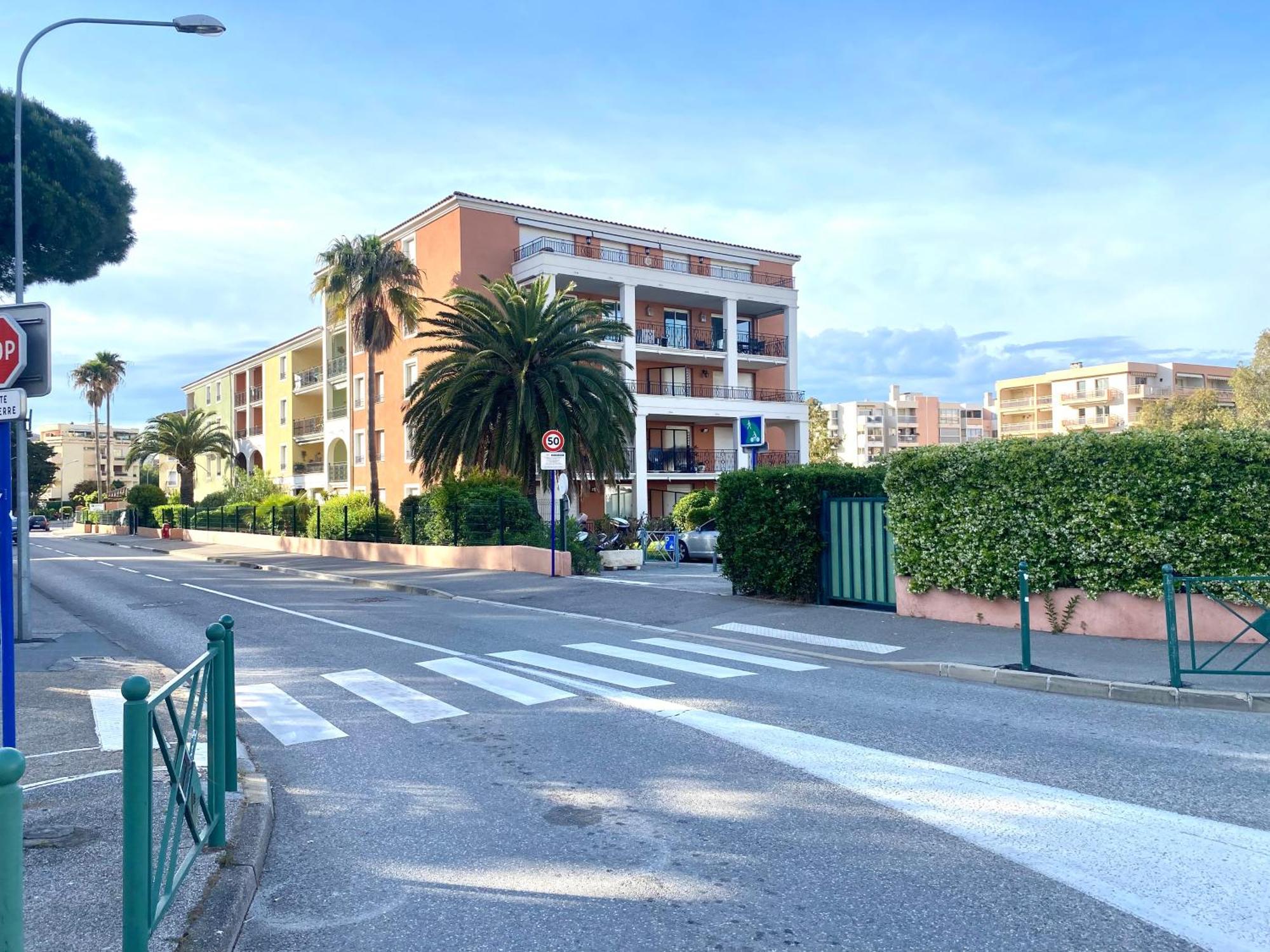 Residence 4 Etoiles Port Marine Sainte-Maxime Kültér fotó