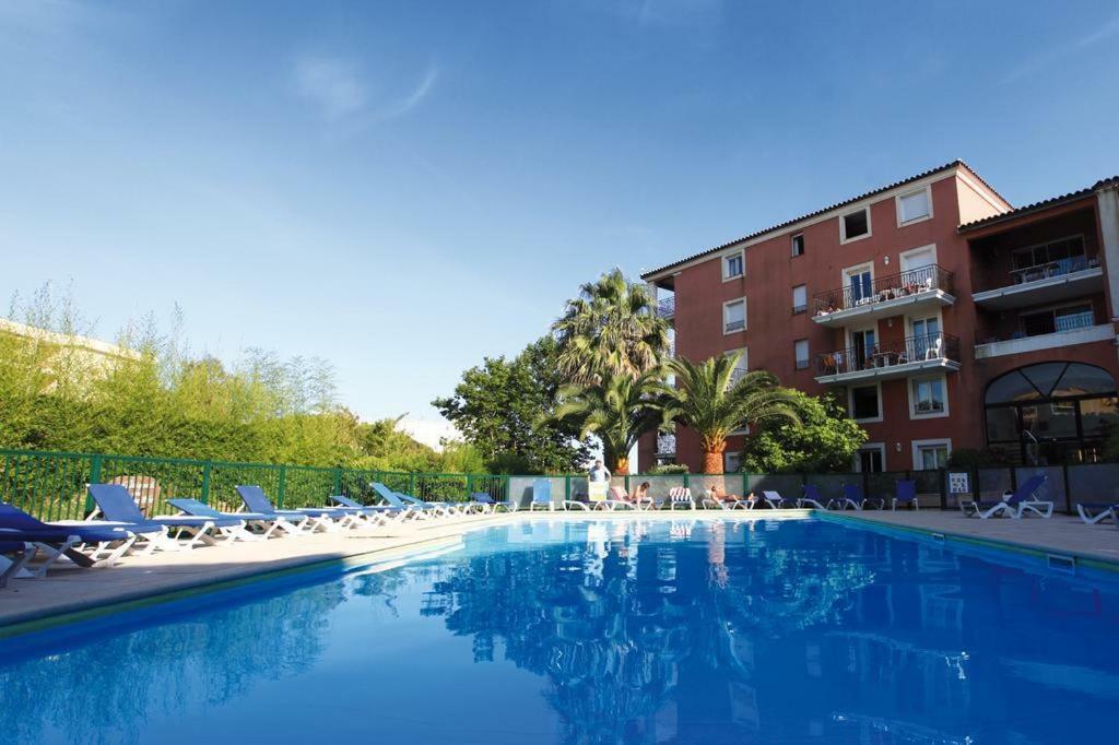 Residence 4 Etoiles Port Marine Sainte-Maxime Kültér fotó